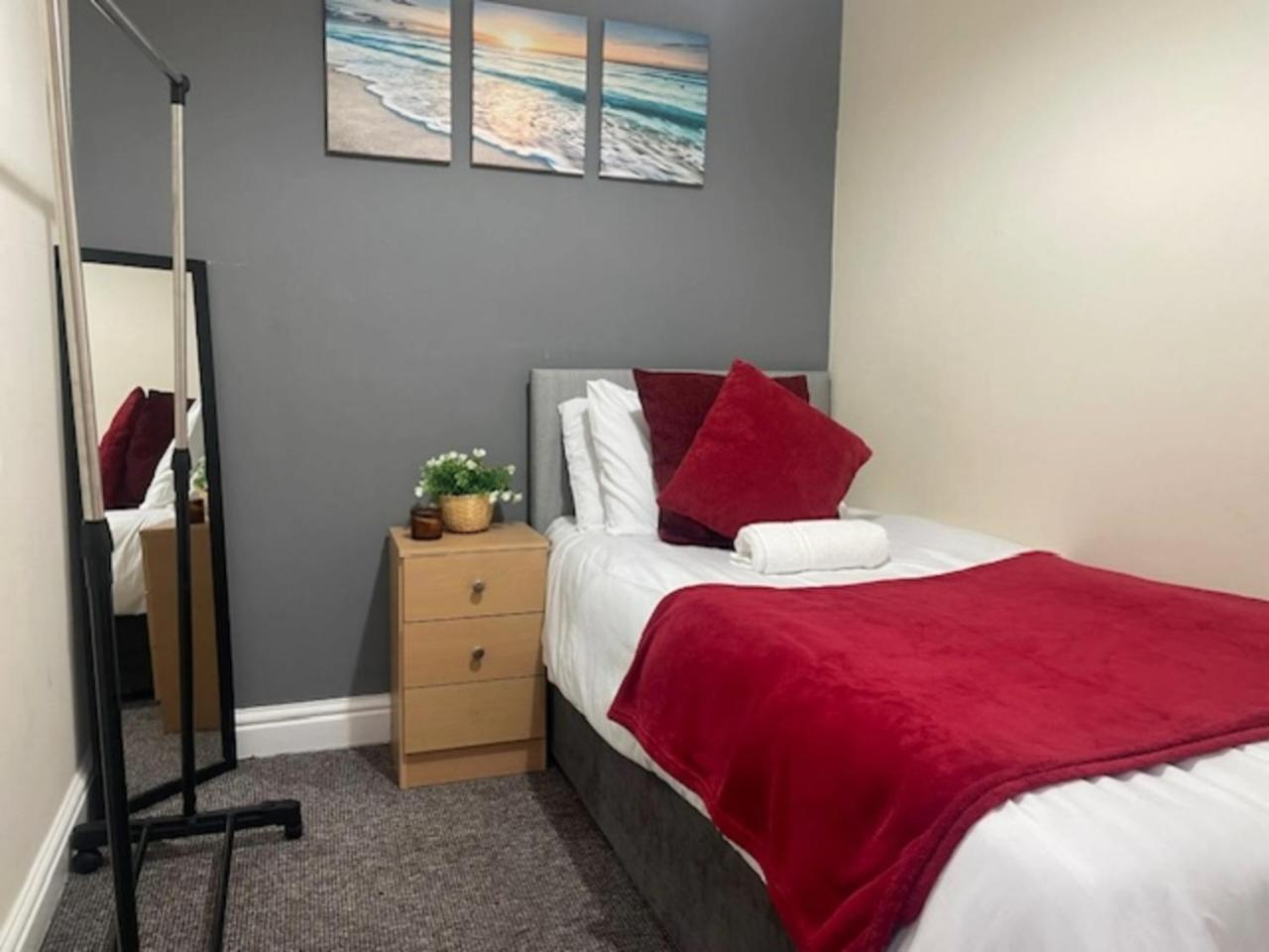 St Annes Apartment 4 - Sleeps 6 - Free Parking Lytham St Annes Exterior foto