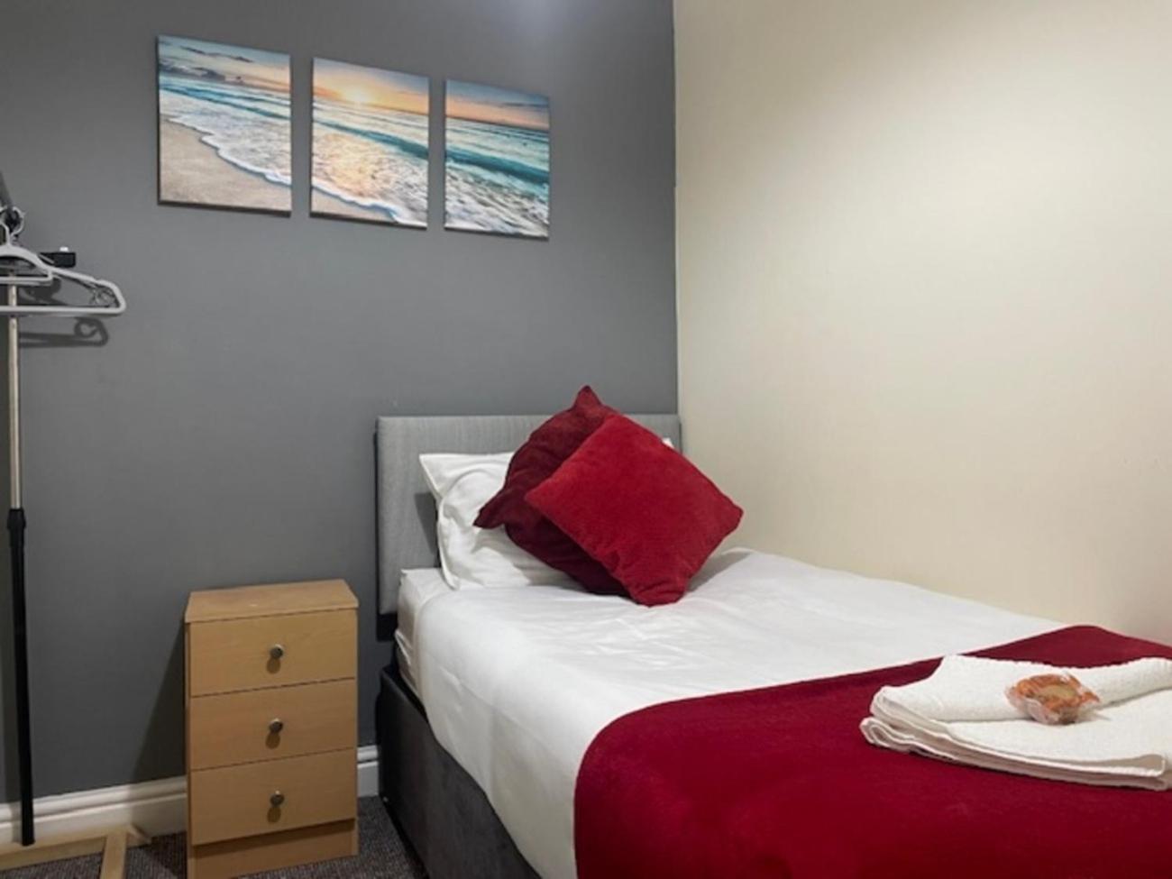 St Annes Apartment 4 - Sleeps 6 - Free Parking Lytham St Annes Exterior foto