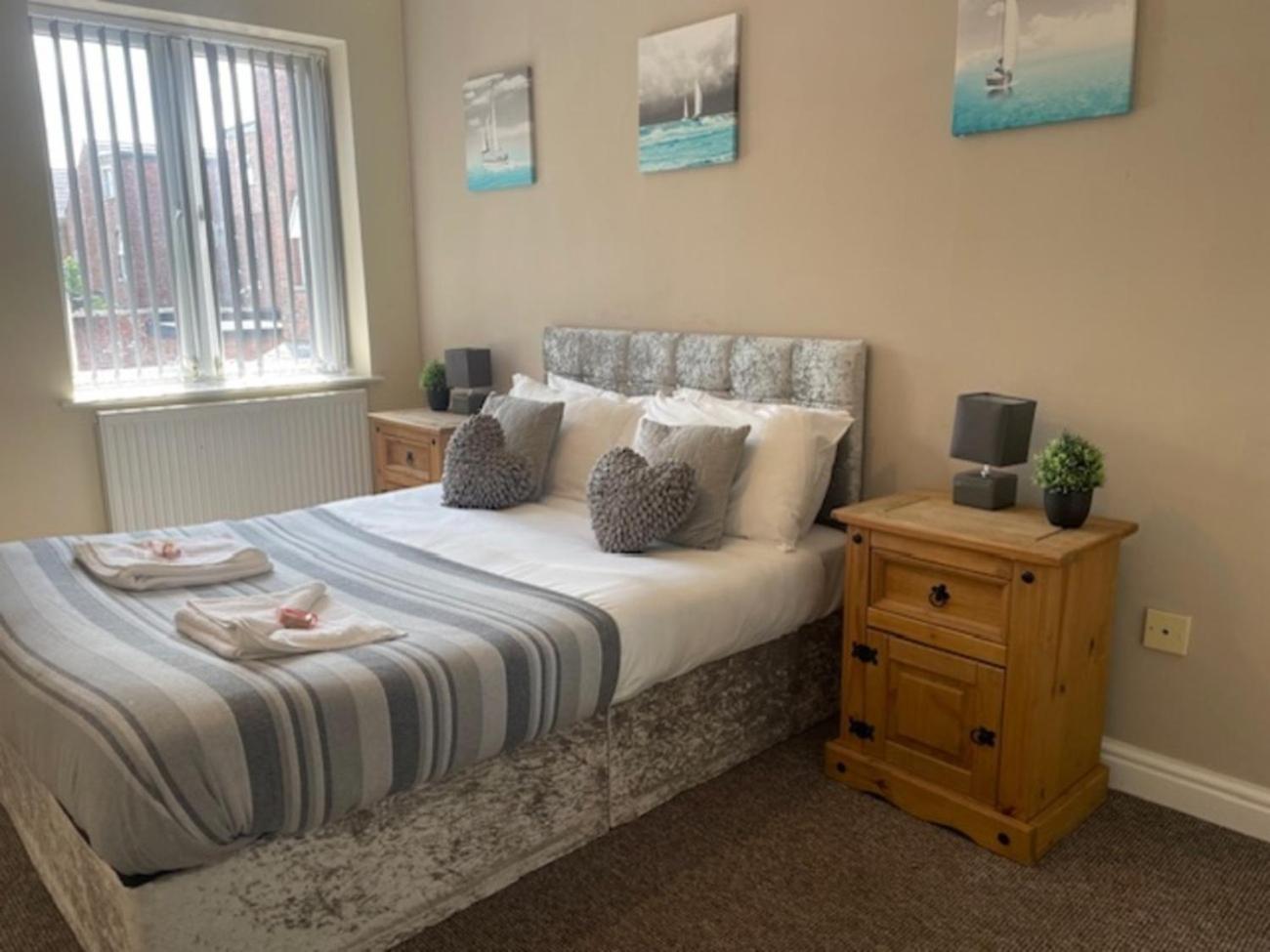 St Annes Apartment 4 - Sleeps 6 - Free Parking Lytham St Annes Exterior foto
