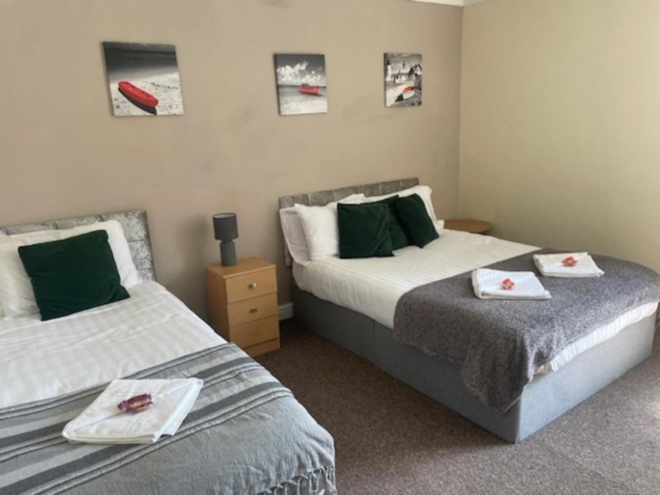 St Annes Apartment 4 - Sleeps 6 - Free Parking Lytham St Annes Exterior foto